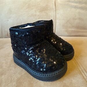 Black NWOT Sequins Size 5 Boots